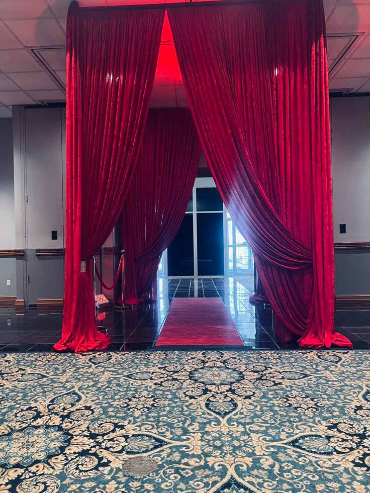 red exhibition curtains
